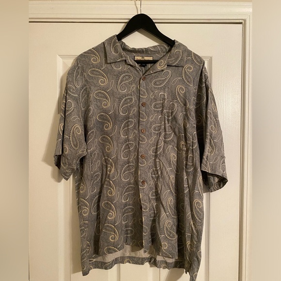 Tommy Bahama Other - Tommy Bahama. Men’s Short Sleeve Button Down Shirt. 100% Silk.